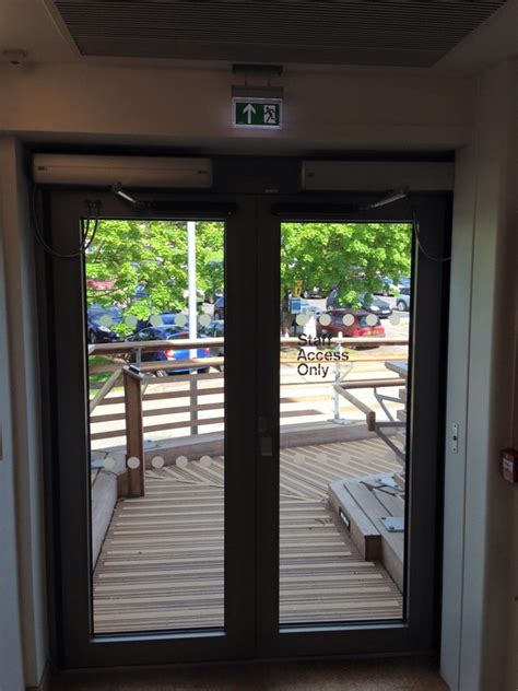 absolute door services.